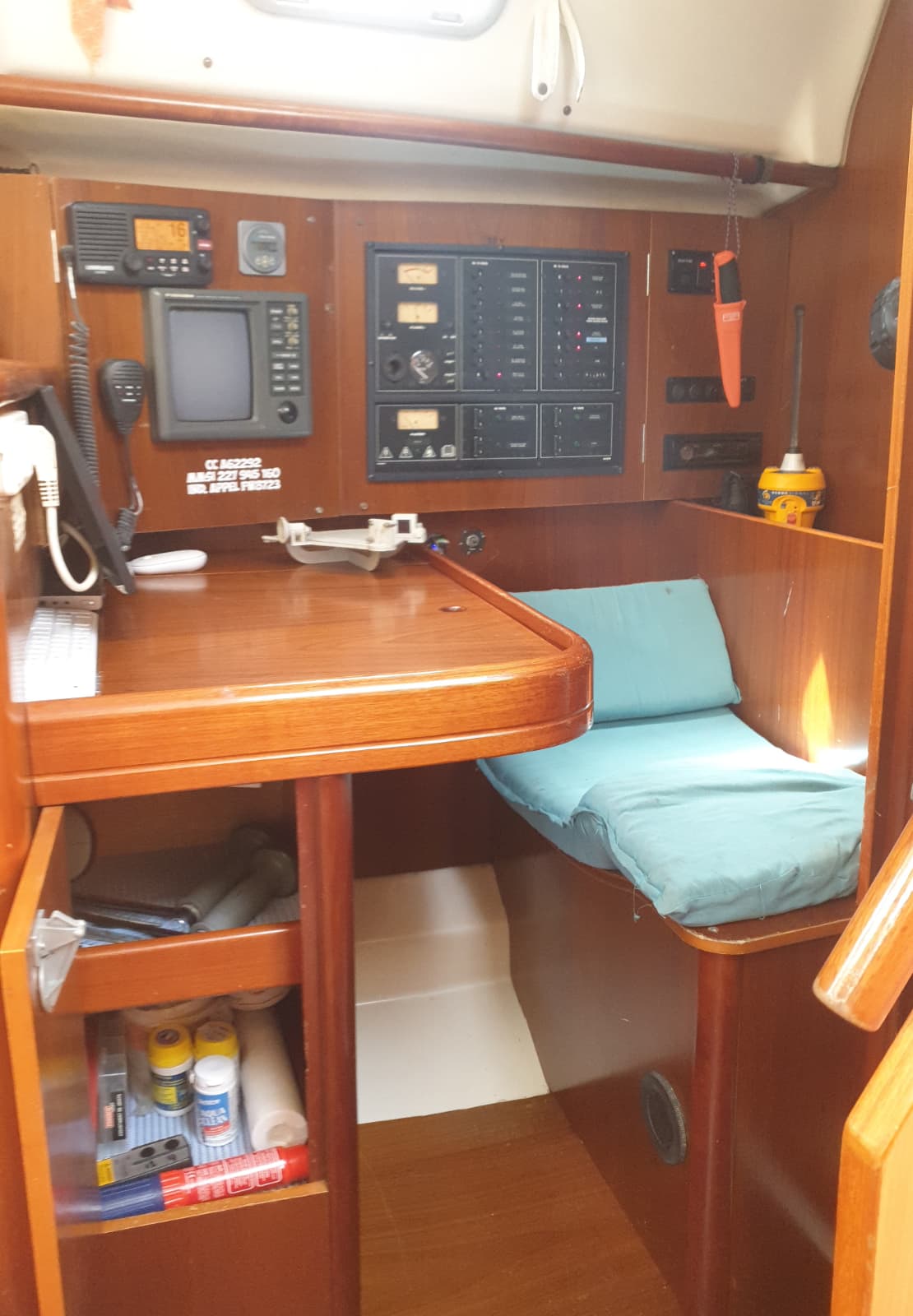Table à cartes / poste du capitaine